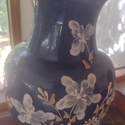 Ceramic Jar Shaped Table Lamp with Hand Painted Floral Design