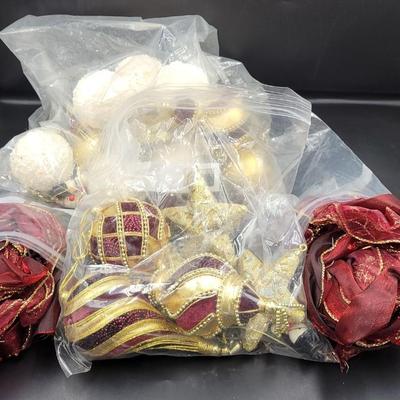 Smaller Lot of Christmas Decor