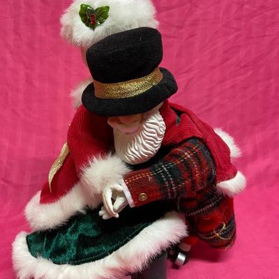 Santa and Ms Claus
