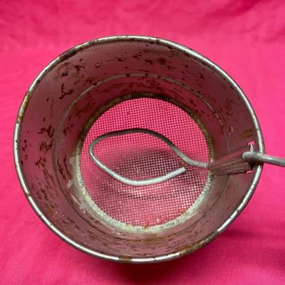 Vintage cup sifter