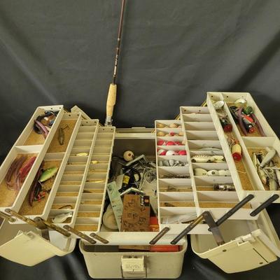 Sage 353 GBS Spin Rod, Plano Tackle Box and Assorted Tackle (G-DW)