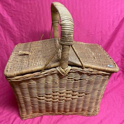 Vtg picnic basket