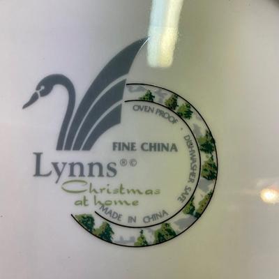 Lynns Christmas at Home dishes