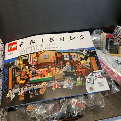 Lego Friends Set 21319 Complete