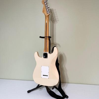 FENDER ~ Squier II ~ Stratocaster ~ *Read Details
