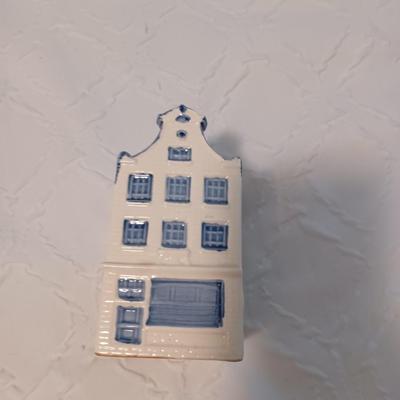delft canal house