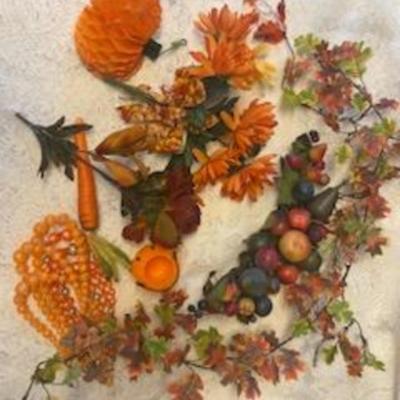 LOT 241 LOT OF VINTAGE FALL DECORATIONS