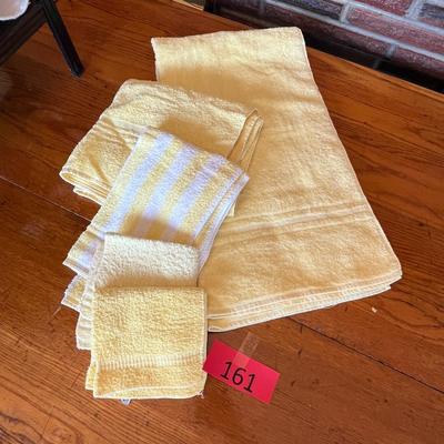 Lot of Yellow towels