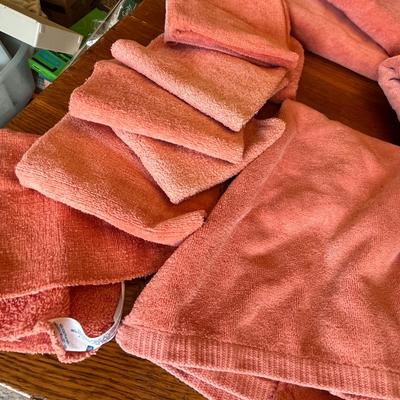 Lot of rust colored towels