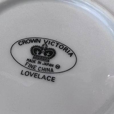 92 pieces Crown Victoria fine China Lovelace