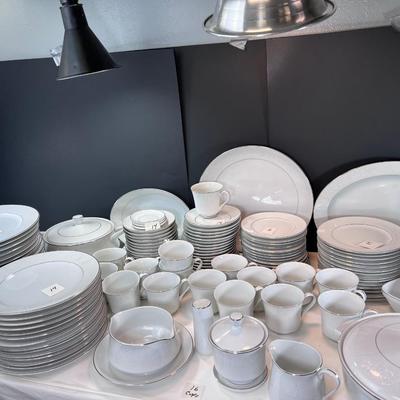 92 pieces Crown Victoria fine China Lovelace