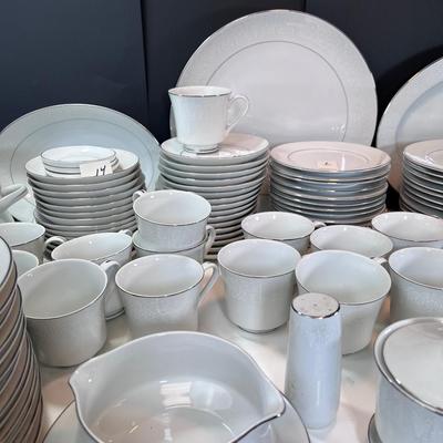 92 pieces Crown Victoria fine China Lovelace
