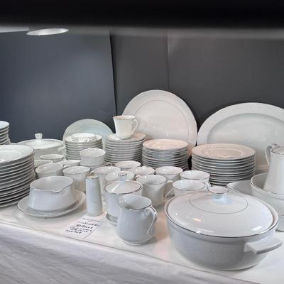 92 pieces Crown Victoria fine China Lovelace