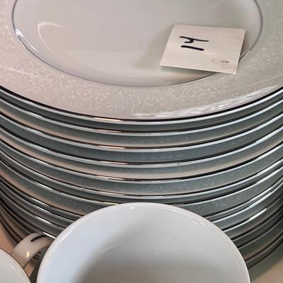 92 pieces Crown Victoria fine China Lovelace