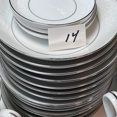92 pieces Crown Victoria fine China Lovelace