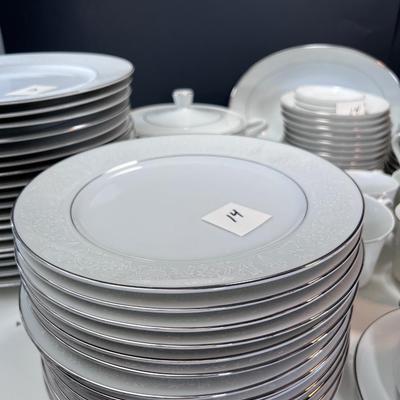 92 pieces Crown Victoria fine China Lovelace