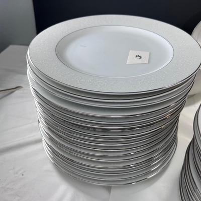 92 pieces Crown Victoria fine China Lovelace