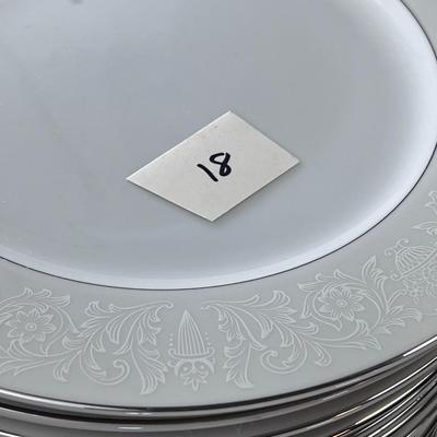 92 pieces Crown Victoria fine China Lovelace