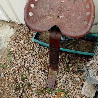 LOT 253 OLD METAL TRACTOR SEAT