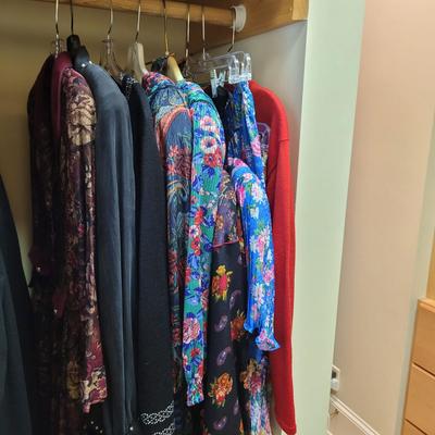 Womenâ€™s Sz S/M Diane Freis Sets and More (PC1-CE)
