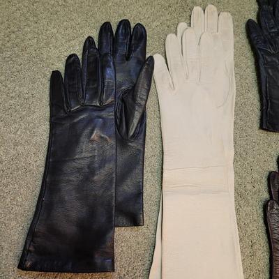 Womenâ€™s Sz XS/S Neiman Marcus Leather Gloves and More (PC1-CE)