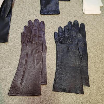 Womenâ€™s Sz XS/S Neiman Marcus Leather Gloves and More (PC1-CE)