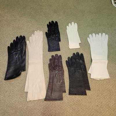 Womenâ€™s Sz XS/S Neiman Marcus Leather Gloves and More (PC1-CE)