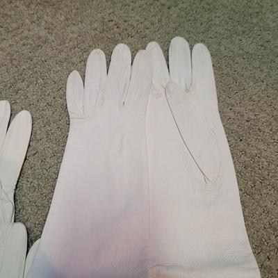 Womenâ€™s Sz XS/S Neiman Marcus Leather Gloves and More (PC1-CE)