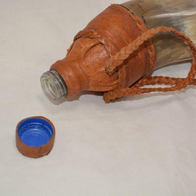 Steer Horn & Plastic Bottle Powder Horn, 15â€ AS IS
