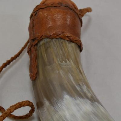 Steer Horn & Plastic Bottle Powder Horn, 15â€ AS IS