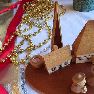 Assorted Christmas Home Decor incl. Rugs & More (BR2-JS)