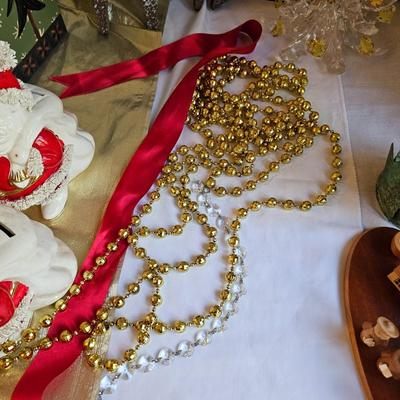 Assorted Christmas Home Decor incl. Rugs & More (BR2-JS)