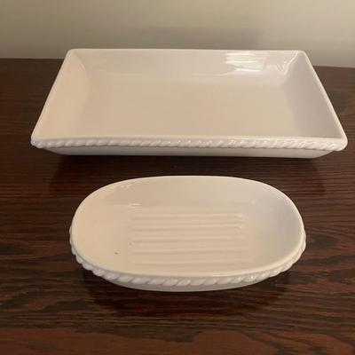 Bathroom Accessories Including Fitz & Floyd Dish (BR3-MG)