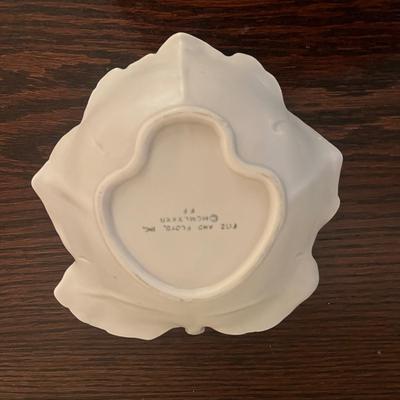 Bathroom Accessories Including Fitz & Floyd Dish (BR3-MG)
