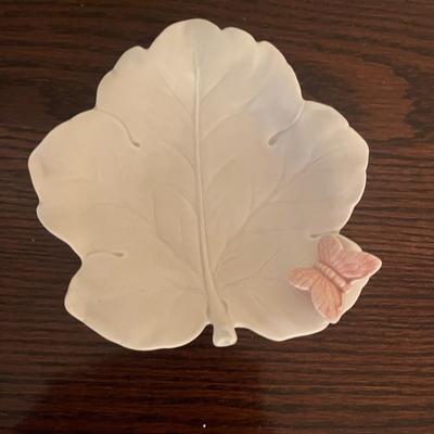 Bathroom Accessories Including Fitz & Floyd Dish (BR3-MG)