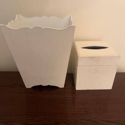 Bathroom Accessories Including Fitz & Floyd Dish (BR3-MG)