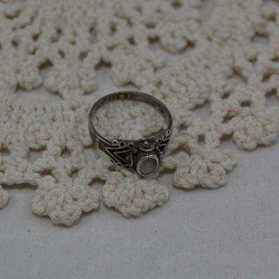Vintage 925 Sterling Ring with Moonstone Size 7, 2.9g