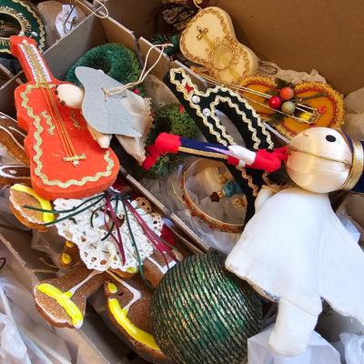 Miscellaneous Christmas Ornaments  & Storage Boxes  (BR2-JS)