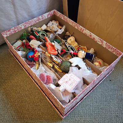 Miscellaneous Christmas Ornaments  & Storage Boxes  (BR2-JS)