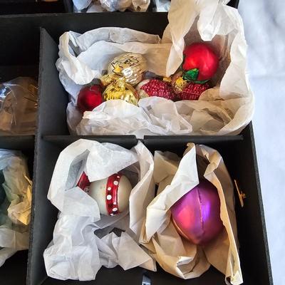 Miscellaneous Christmas Ornaments  & Storage Boxes  (BR2-JS)