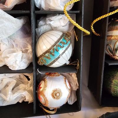 Miscellaneous Christmas Ornaments  & Storage Boxes  (BR2-JS)