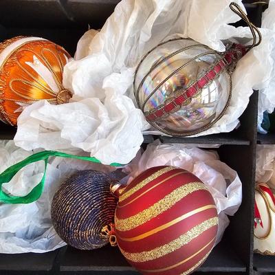 Miscellaneous Christmas Ornaments  & Storage Boxes  (BR2-JS)