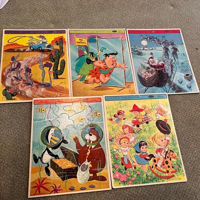 Childrenâ€™s Books, Puzzles & Vinyl (UH-MG)