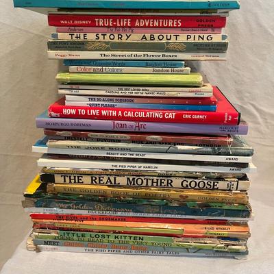 Childrenâ€™s Books, Puzzles & Vinyl (UH-MG)