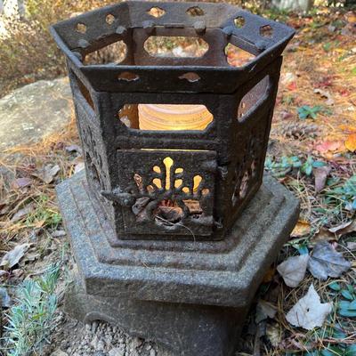 Iron Pagoda Shaped Outdoor Light (P-MG)