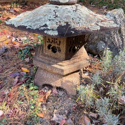 Iron Pagoda Shaped Outdoor Light (P-MG)