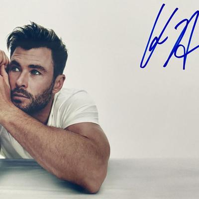 Chris Hemsworth signed photo