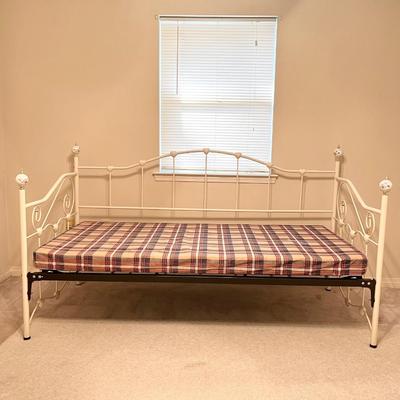 Cream Metal Hearts Design Daybed ~ With Porcelain Accents