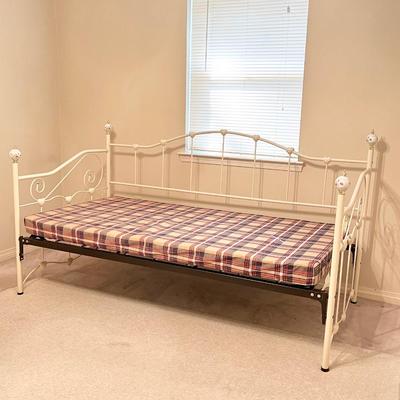 Cream Metal Hearts Design Daybed ~ With Porcelain Accents