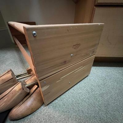 Eddie Bauer Cedar Shoe Rack, Shoe Trees & More (PC2-RG)